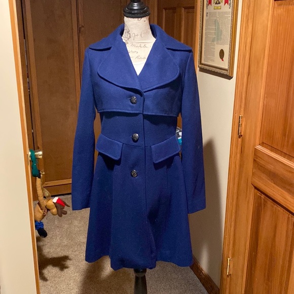Jessica Simpson peacoat